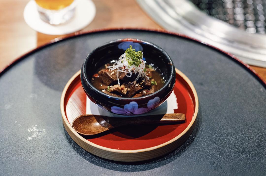 配备一星米其林黑珍珠餐厅,比米其林黑珍珠高端的餐厅