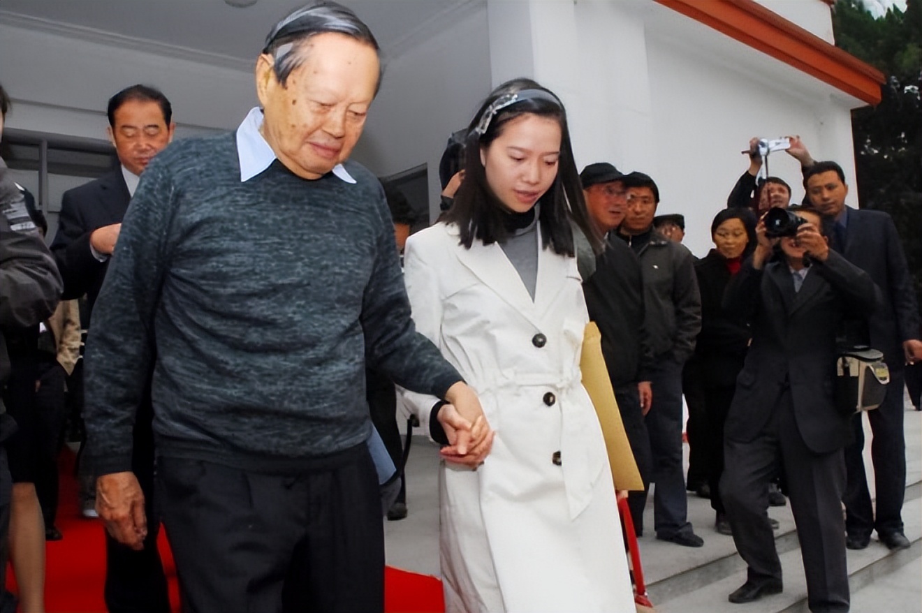 翁帆说出当年嫁82岁杨振宁的原因,翁帆28岁前是做什么的