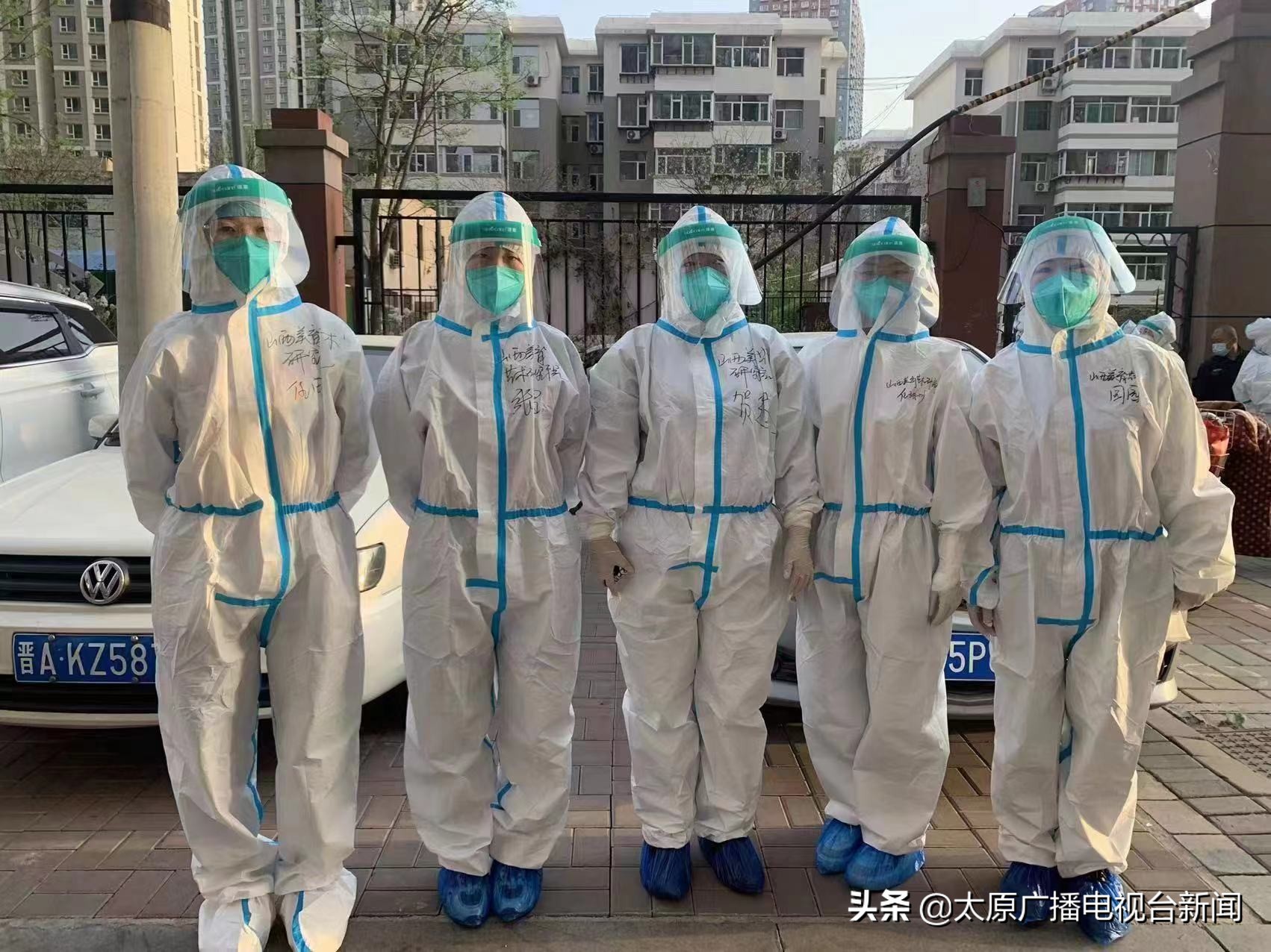 有一种担当叫奉献致敬抗疫志愿者,坚守在抗疫一线志愿者暖心故事