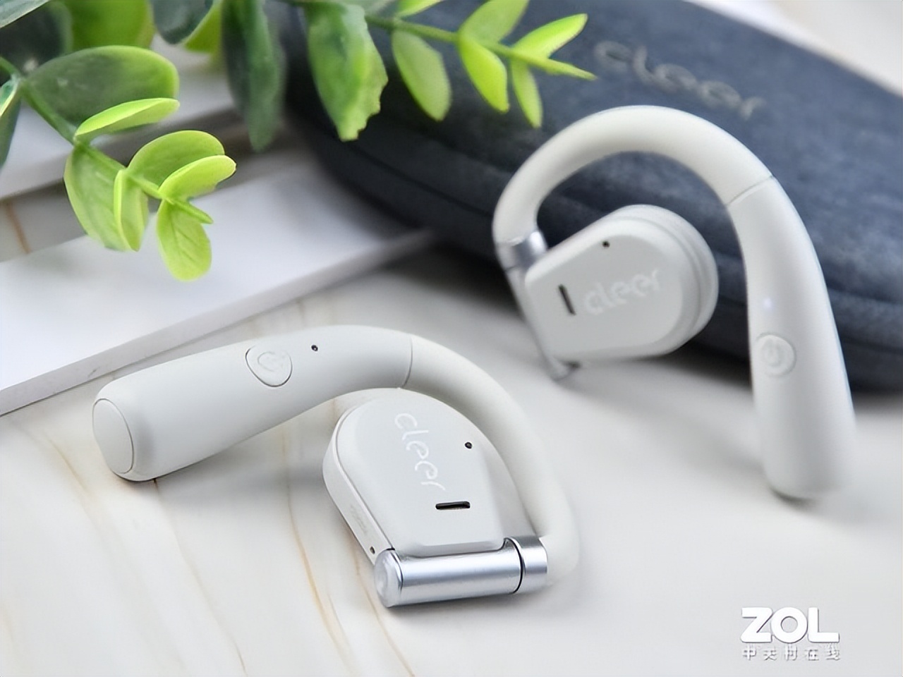 不入耳的耳机和入耳的耳机哪种好,无感传导耳机好还是耳塞式耳机好