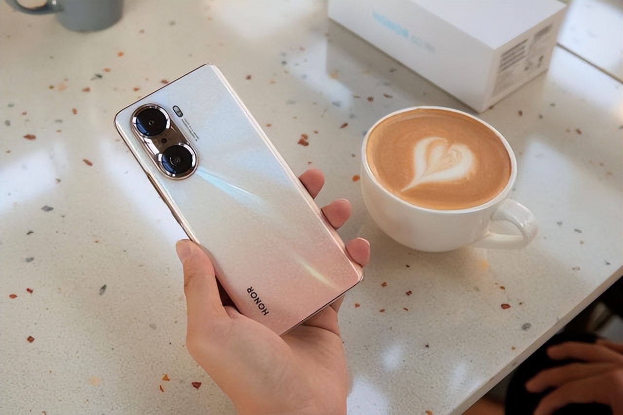 现在荣耀60值得入手吗,现在适合入手荣耀60吗