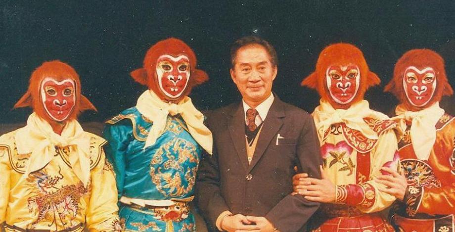 六小龄童抬棺,六小龄童去守墓了吗