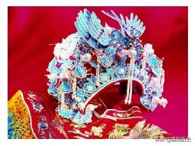 最美婚纱还是中国传统的凤冠霞帔,西方婚纱与中国古代婚服的差异