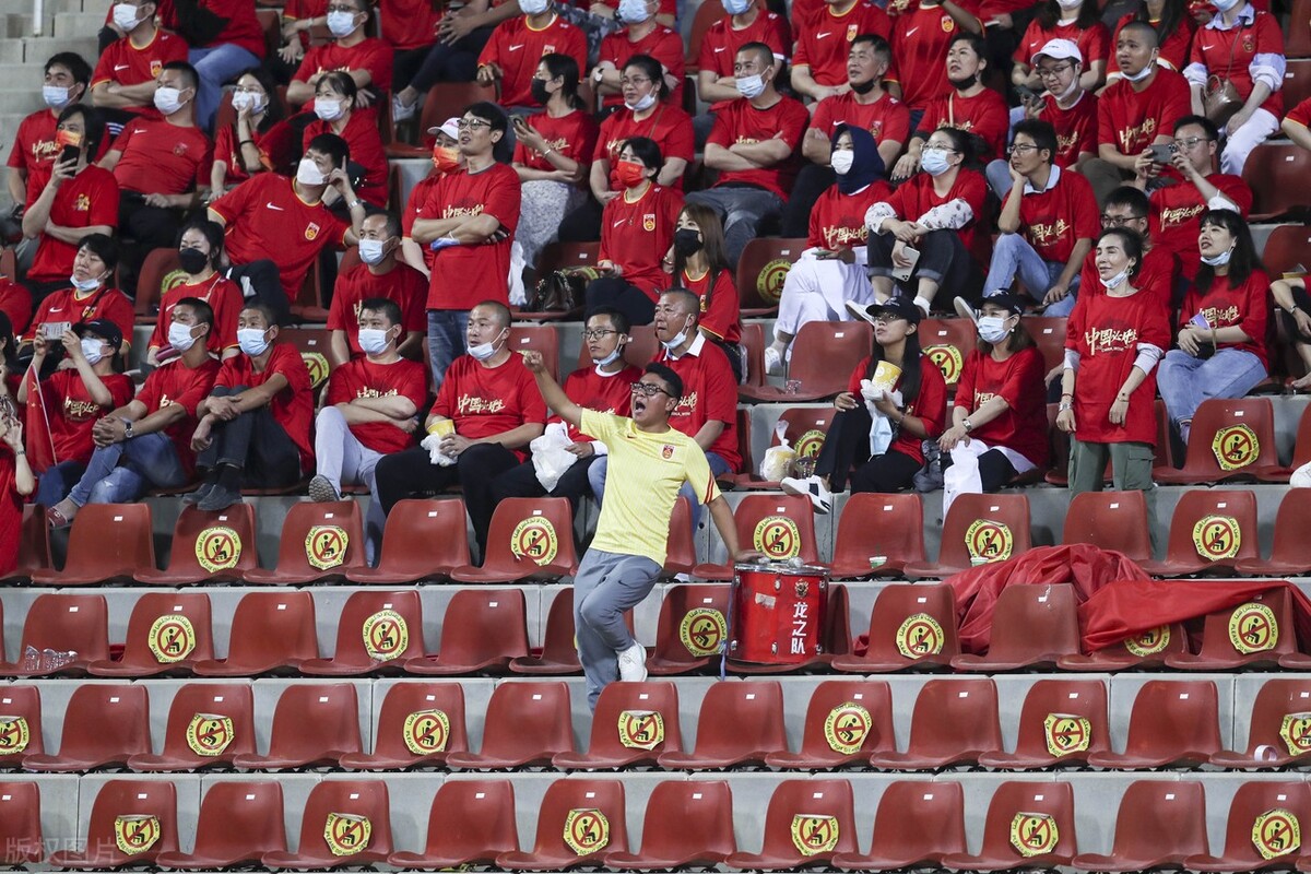 中国男足0:2阿曼,中国男足0-1阿曼