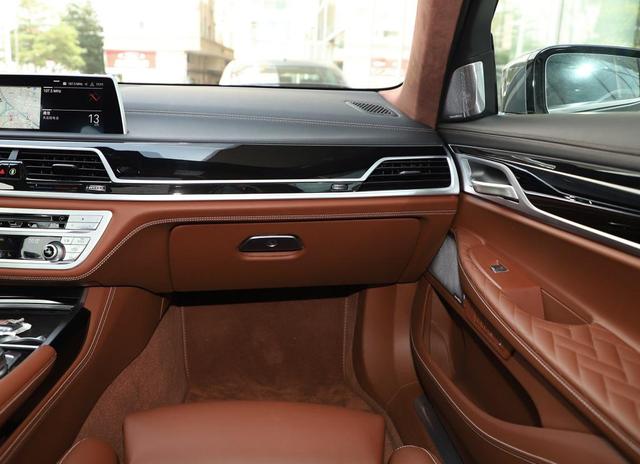 83万提一辆豪车,宝马740开了一年后的感受