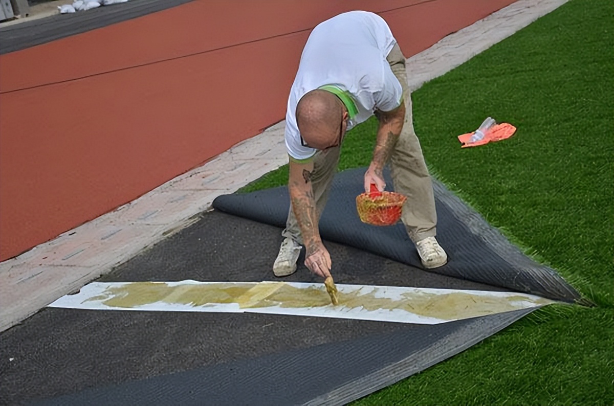 人造草坪面层施工工艺,铺装人造草坪的几个步骤