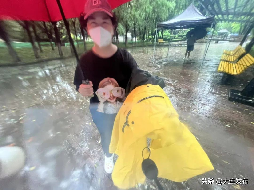 首个风暴潮海浪双红警报发布,风暴潮和海浪警报发布