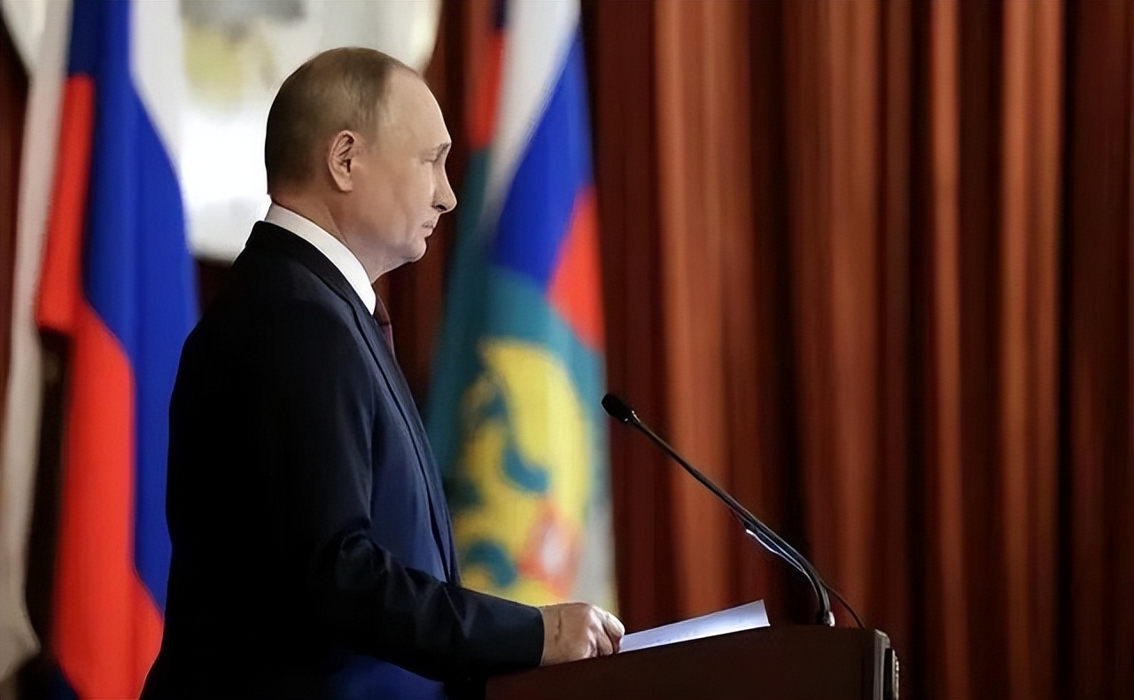 普京为什么走路左手不摆动,普京为什么走路总是一只胳膊不动