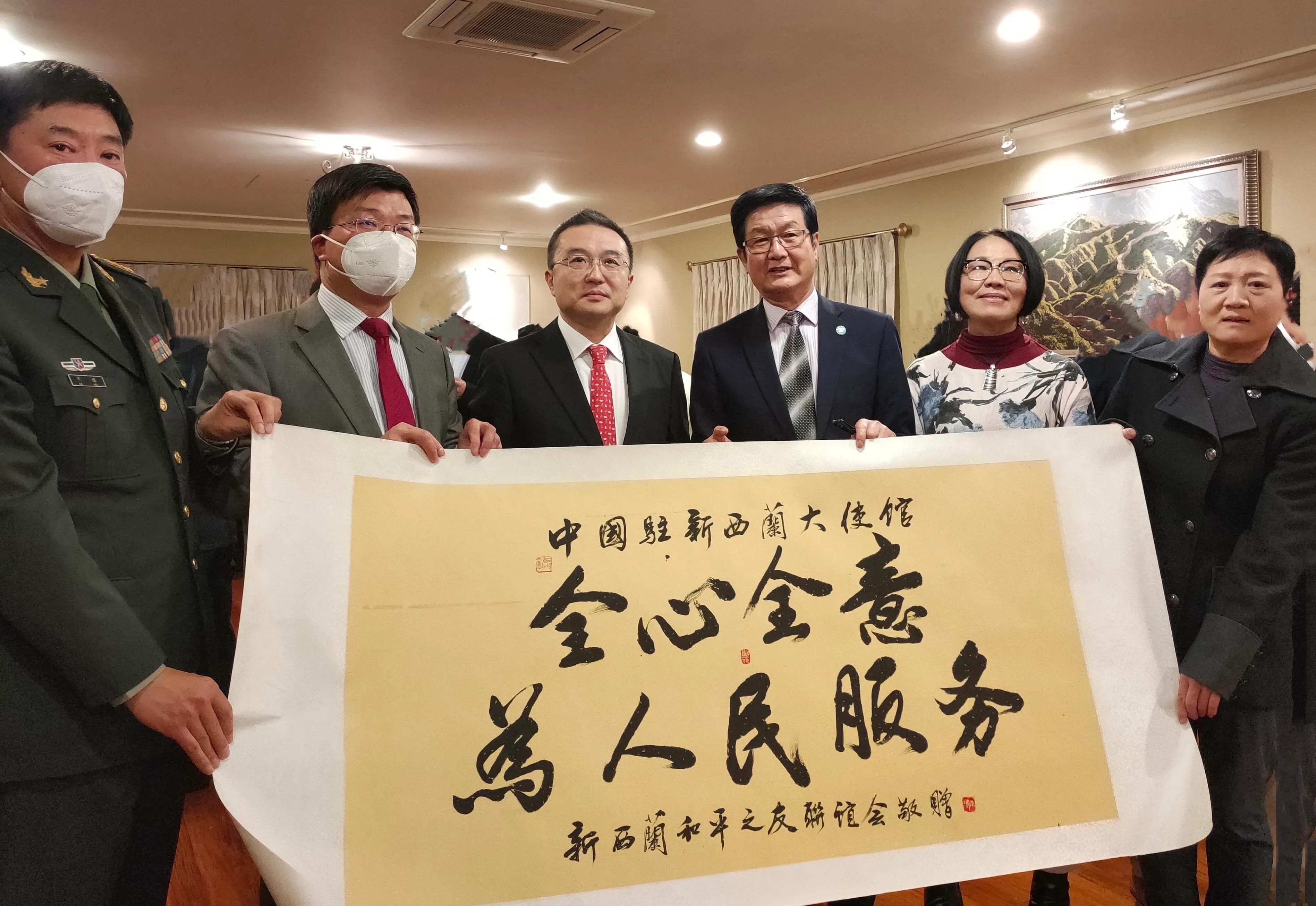 一年一端午，一岁一安康，千里赴粽宴，亲情盈满堂