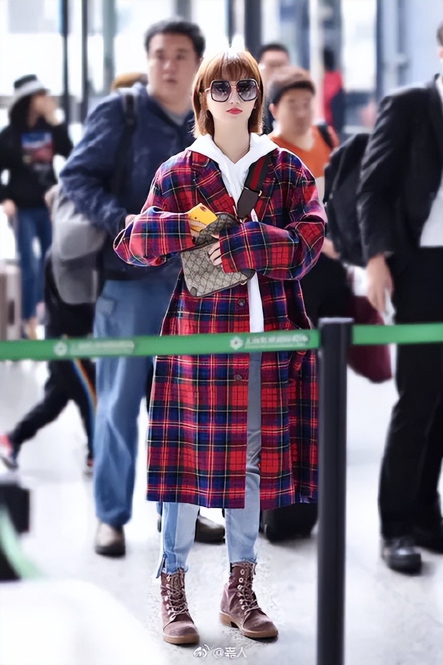 gucci是什么品牌眼镜,gucci眼镜有款红边框的眼镜