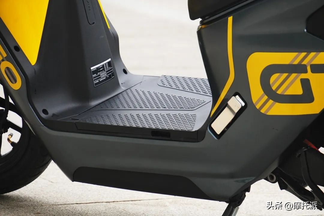 五羊本田u-gogt版电摩,五羊本田u-go电摩和电轻摩区别