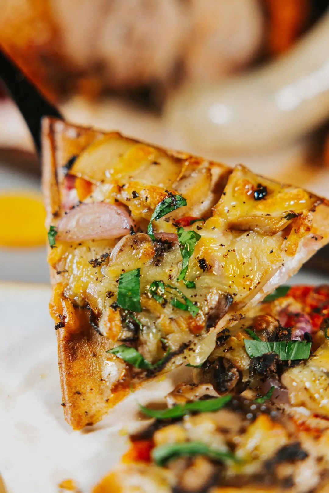 “本想来吃榜①德餐，没想到被绝美江景迷住了...”