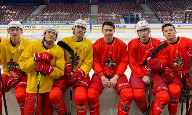 英如镝妈妈梁欢和宋丹丹,梁欢的老公是谁