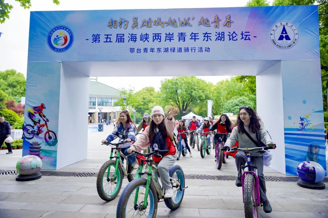 台湾选手领奖举五星红旗,台湾运动员获奖举五星红旗