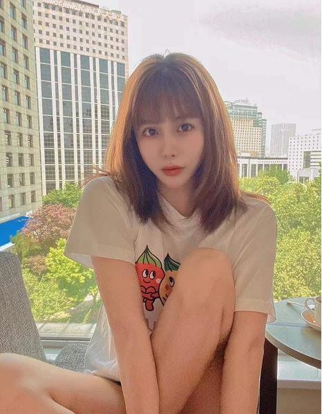 12年过去了，“宁坐宝马哭，不坐单车笑”的女孩，嫁入豪门了吗？