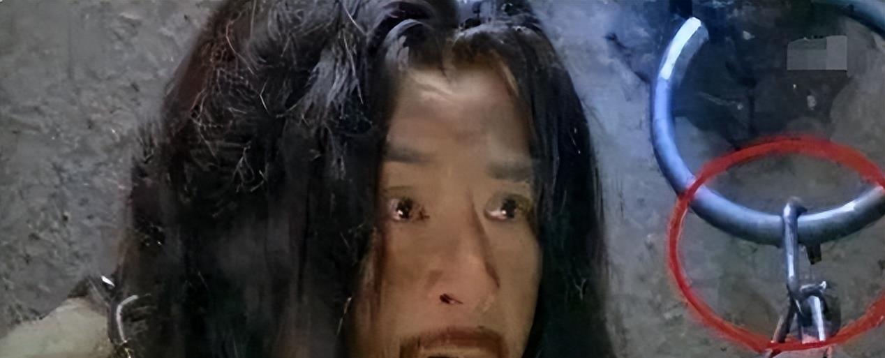 *绑捆**露大胸、台词乱来，这些“*辱侮**”观众的剧情，真把观众当傻子