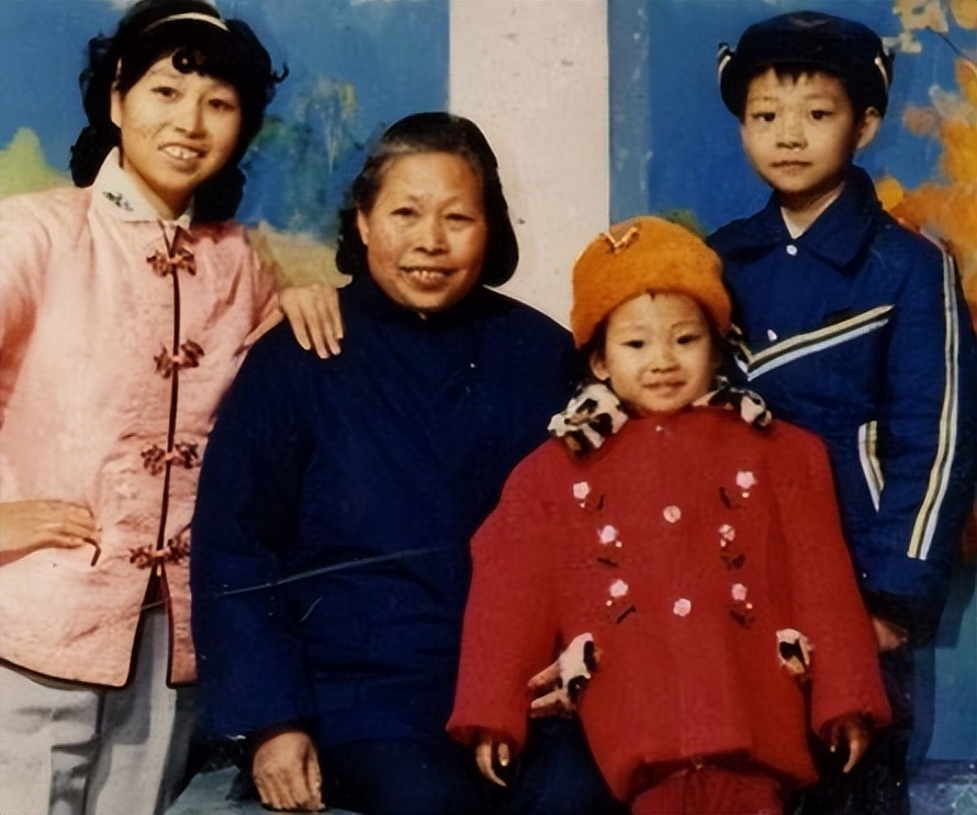 柳岩水蜜桃西装,柳岩水蜜桃礼服