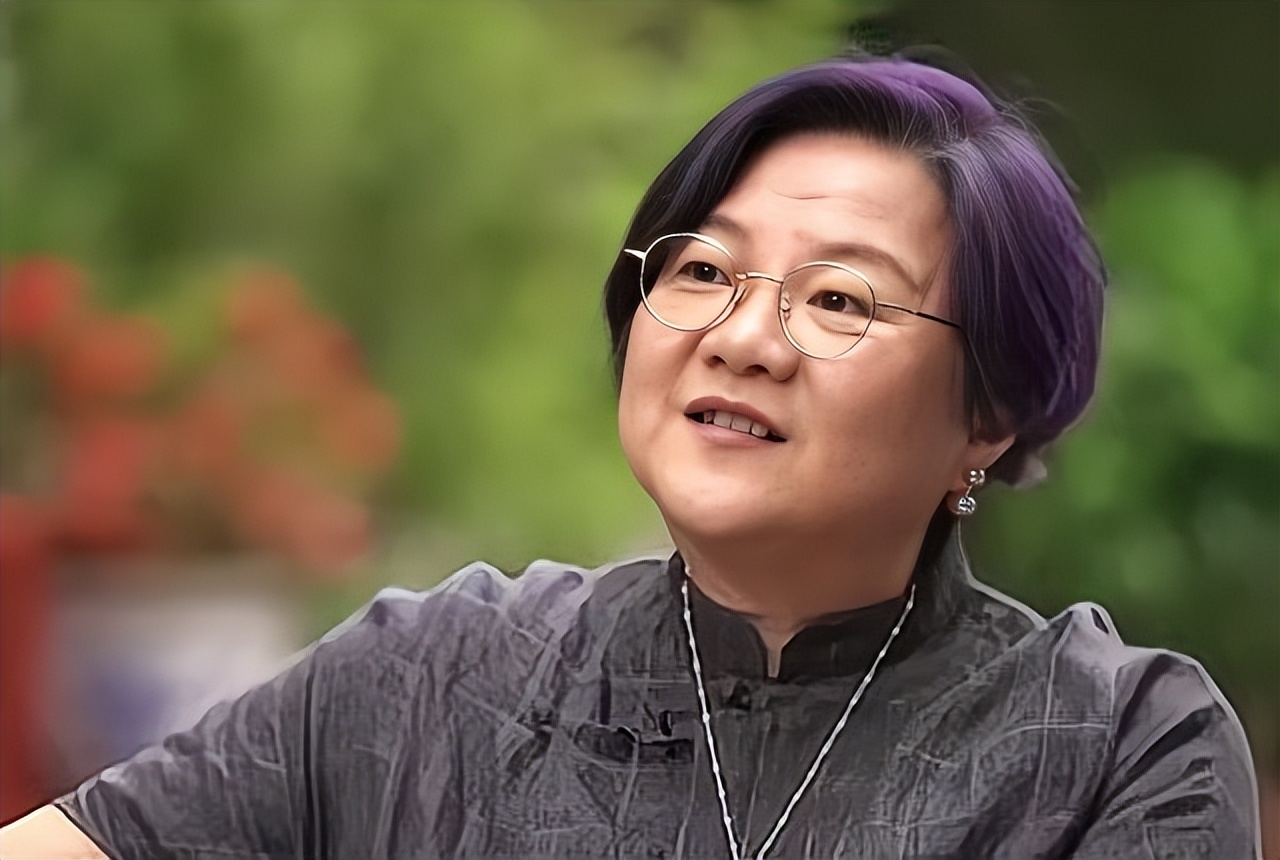 洪晃出身名门历经四段婚姻,洪晃结婚前婚后