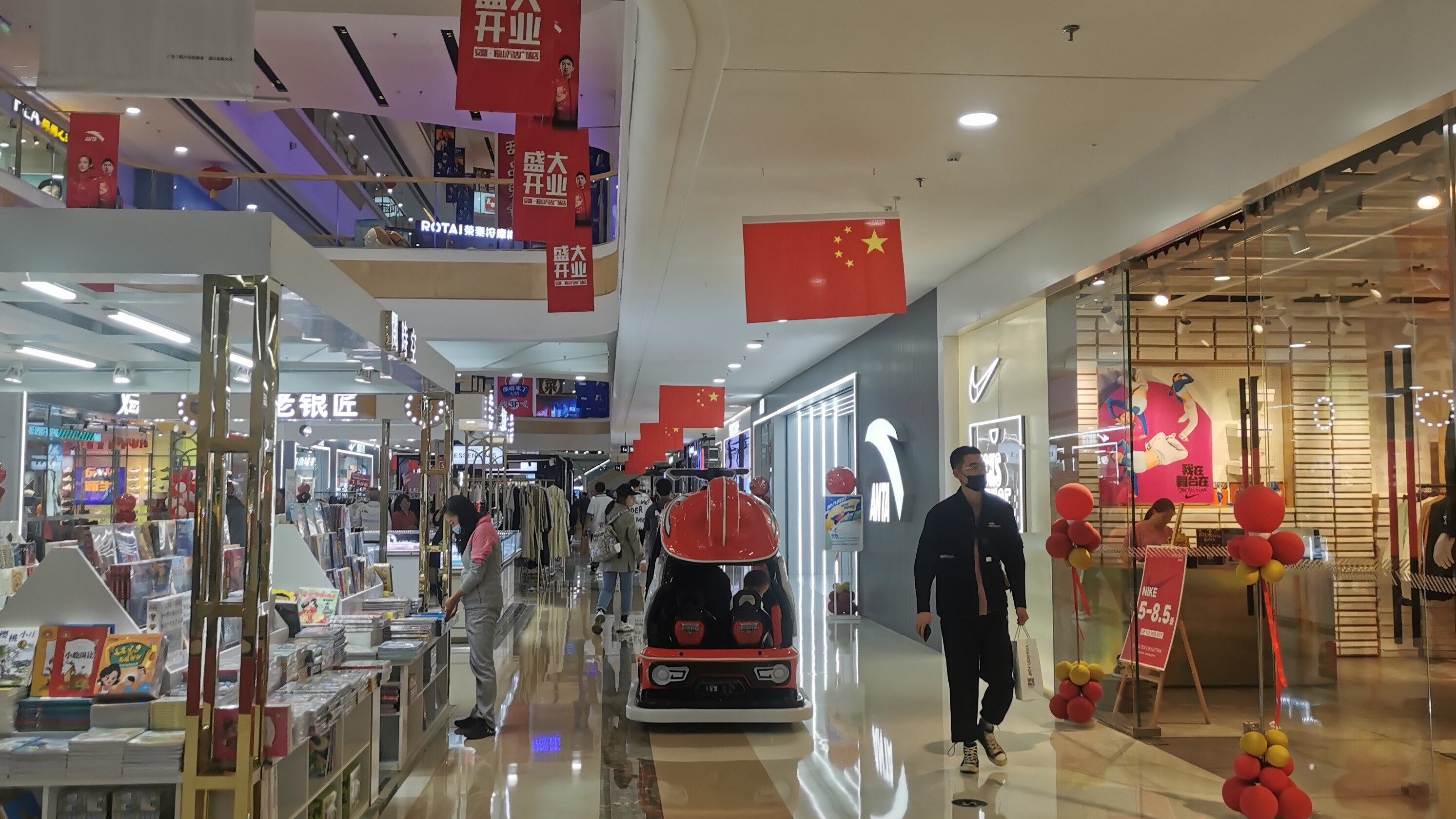 国庆节去哪里逛商场 (十一国庆逛哪个商场)