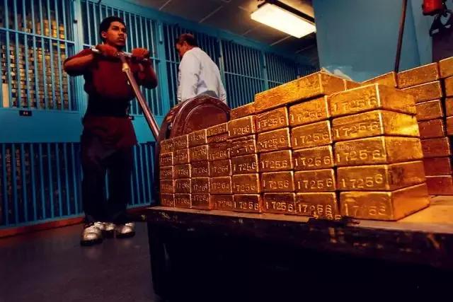 各国黄金为啥都要存放到美国,世界各国黄金存放在美国什么地方