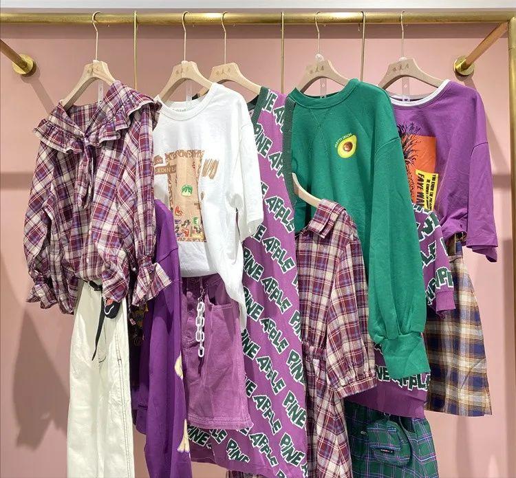 乐町女装2023新款棒球外套,乐町短款连帽女装