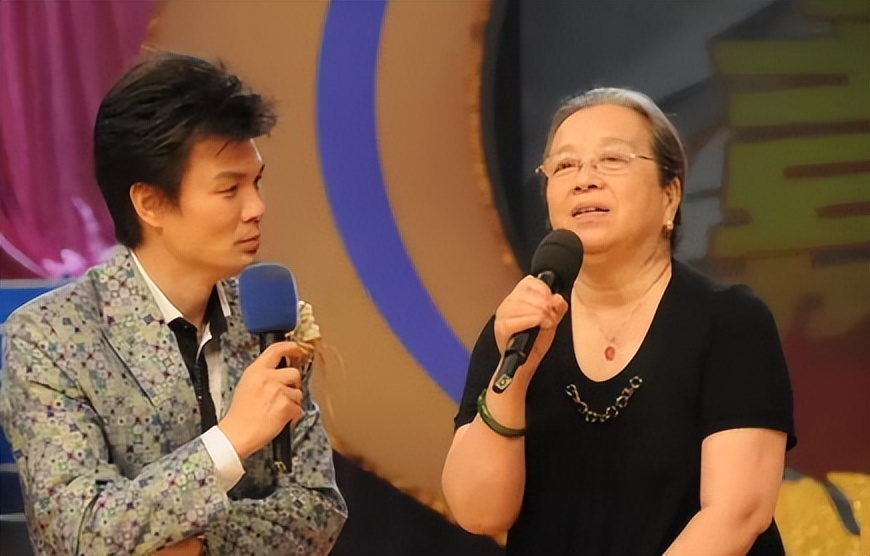 黑红小花张月：质疑整容上位不雅，演绿茶遭网暴，新剧逆转口碑