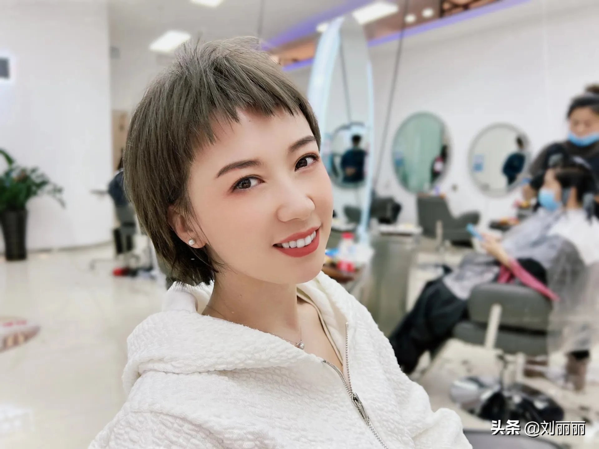 十款不挑脸型的短发甜美不烫不染,既好留长发又好看的短发