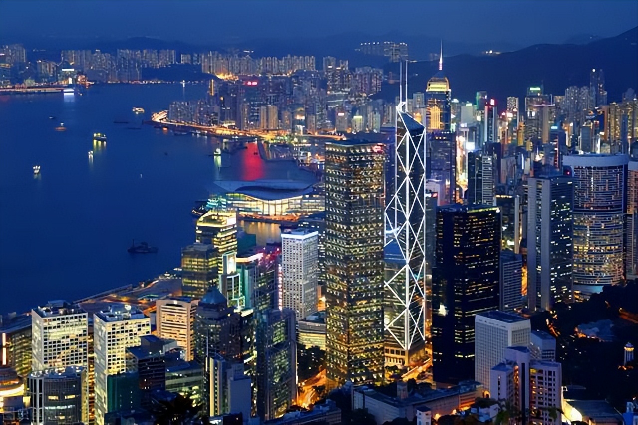 外交部原部长：香港回归前，英政府每年拿走上千亿英镑