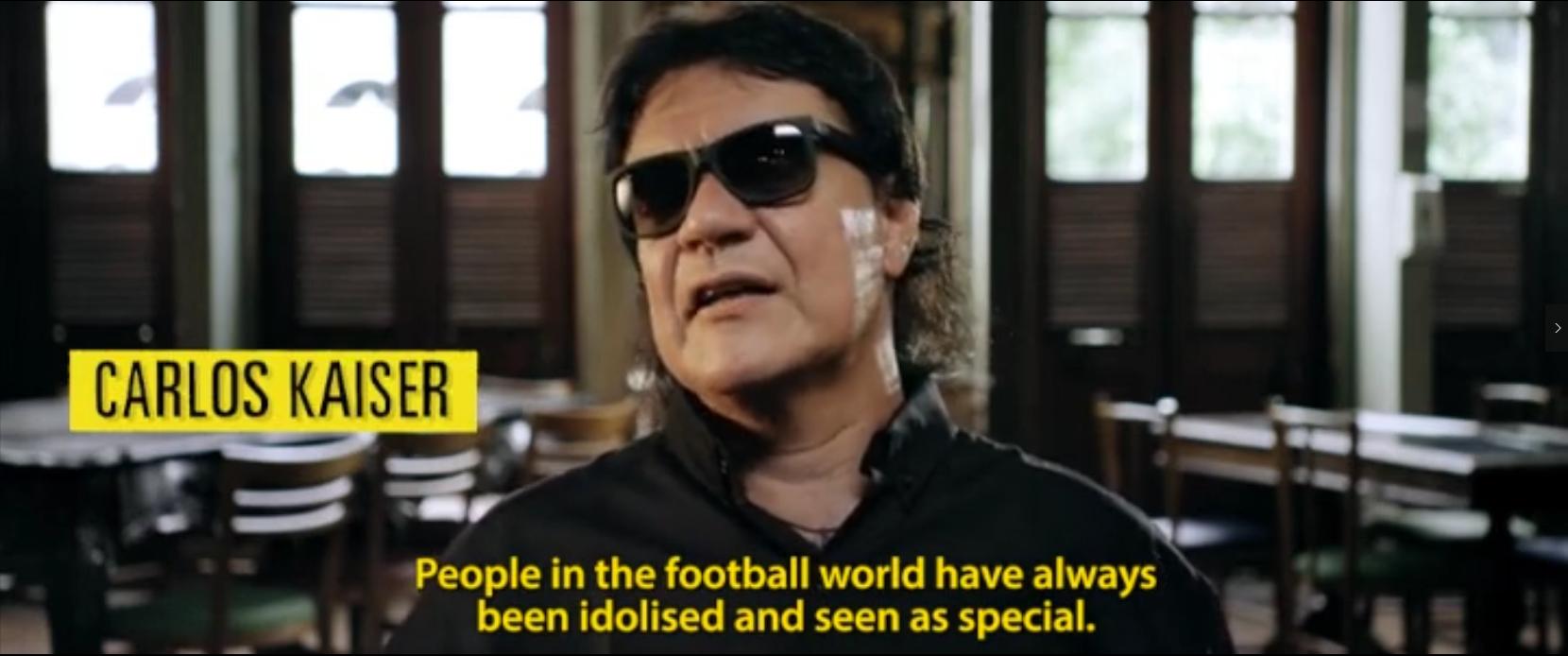 巴西球王连获两次世界杯,靠努力最后成功的足球巨星