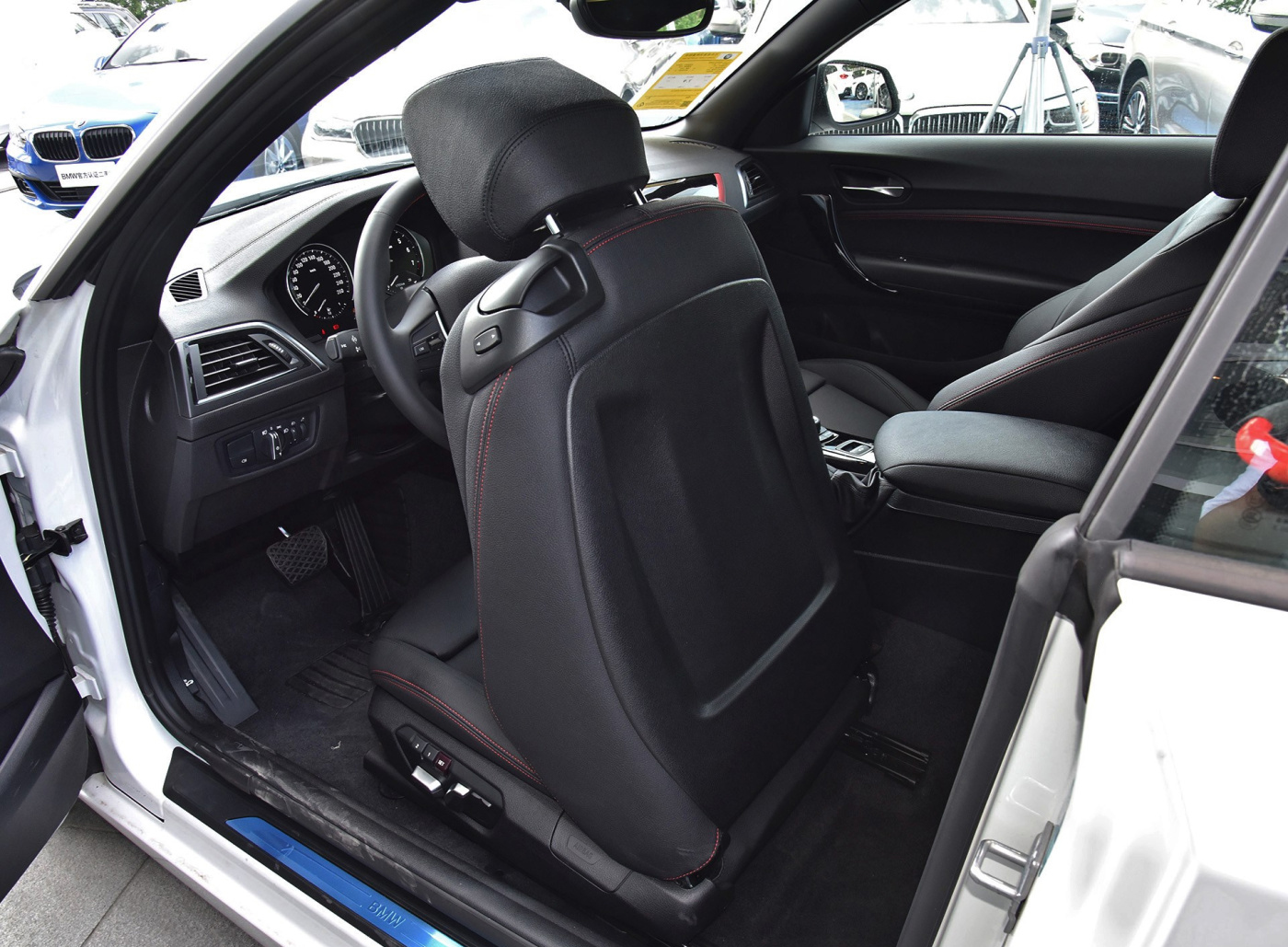 宝马3万2门4座车,宝马硬顶敞篷车四门四座20万