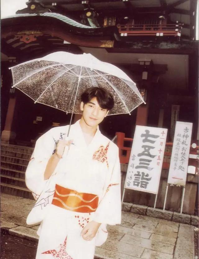 不演戏回归舞台,娱乐圈难得一见的金城武