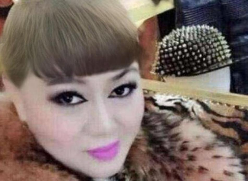 网红富婆盘点：一顿家宴抵半年工资，结婚就送200万宾利