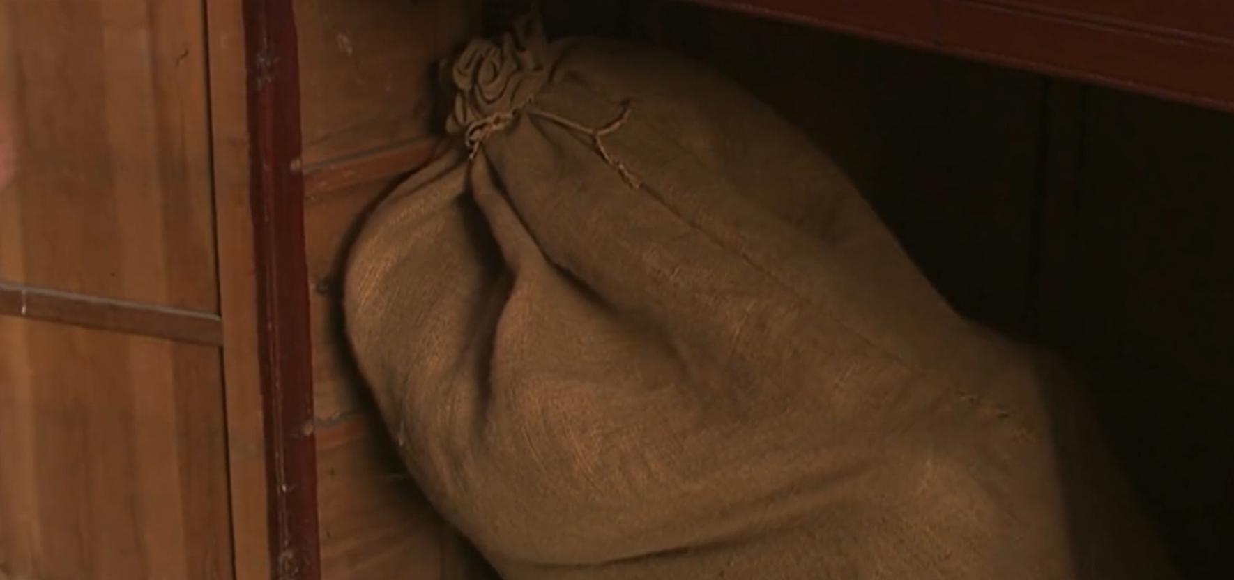 人性与欲望交织的*理片伦**，老光棍娶不起媳妇，心生恶念犯下大错