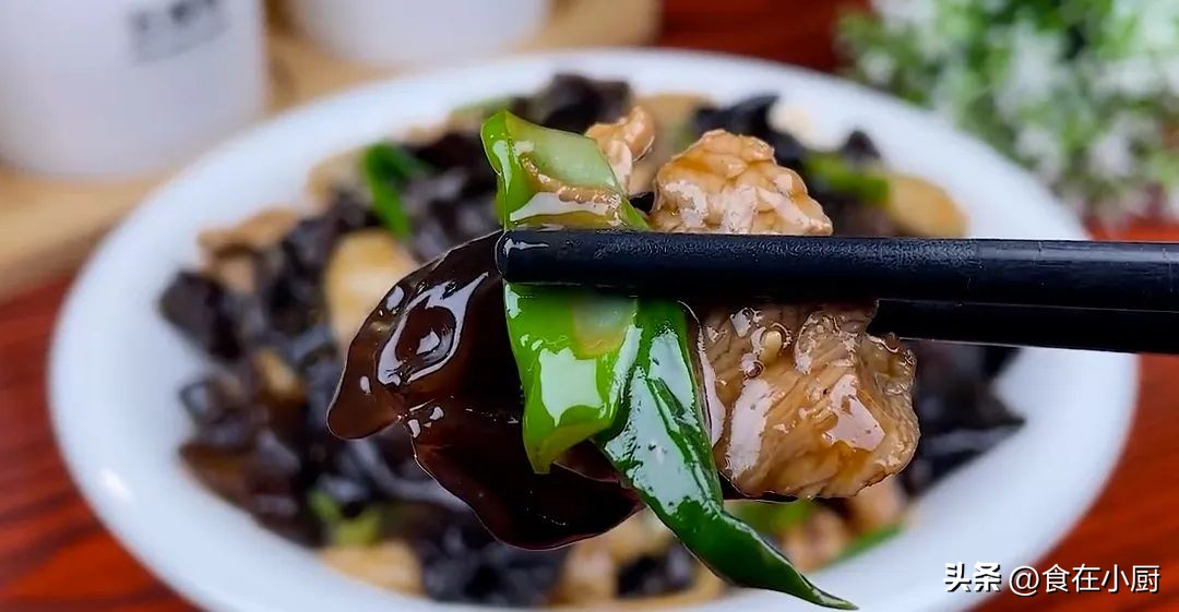 木耳怎么泡干净又快除虫卵,木耳上有很多黑点虫卵还能吃吗