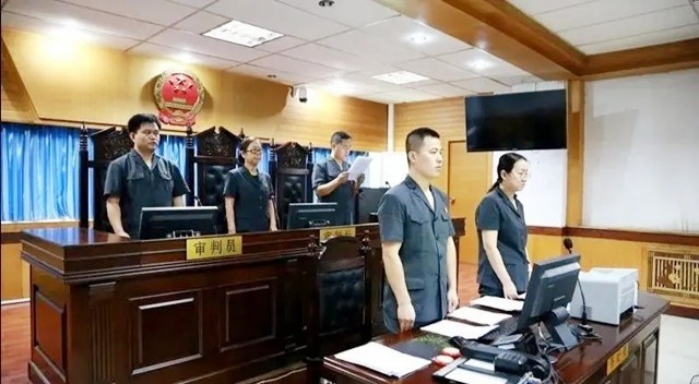 民工捡到3亿元的手镯,民工挖3亿金手镯完整版