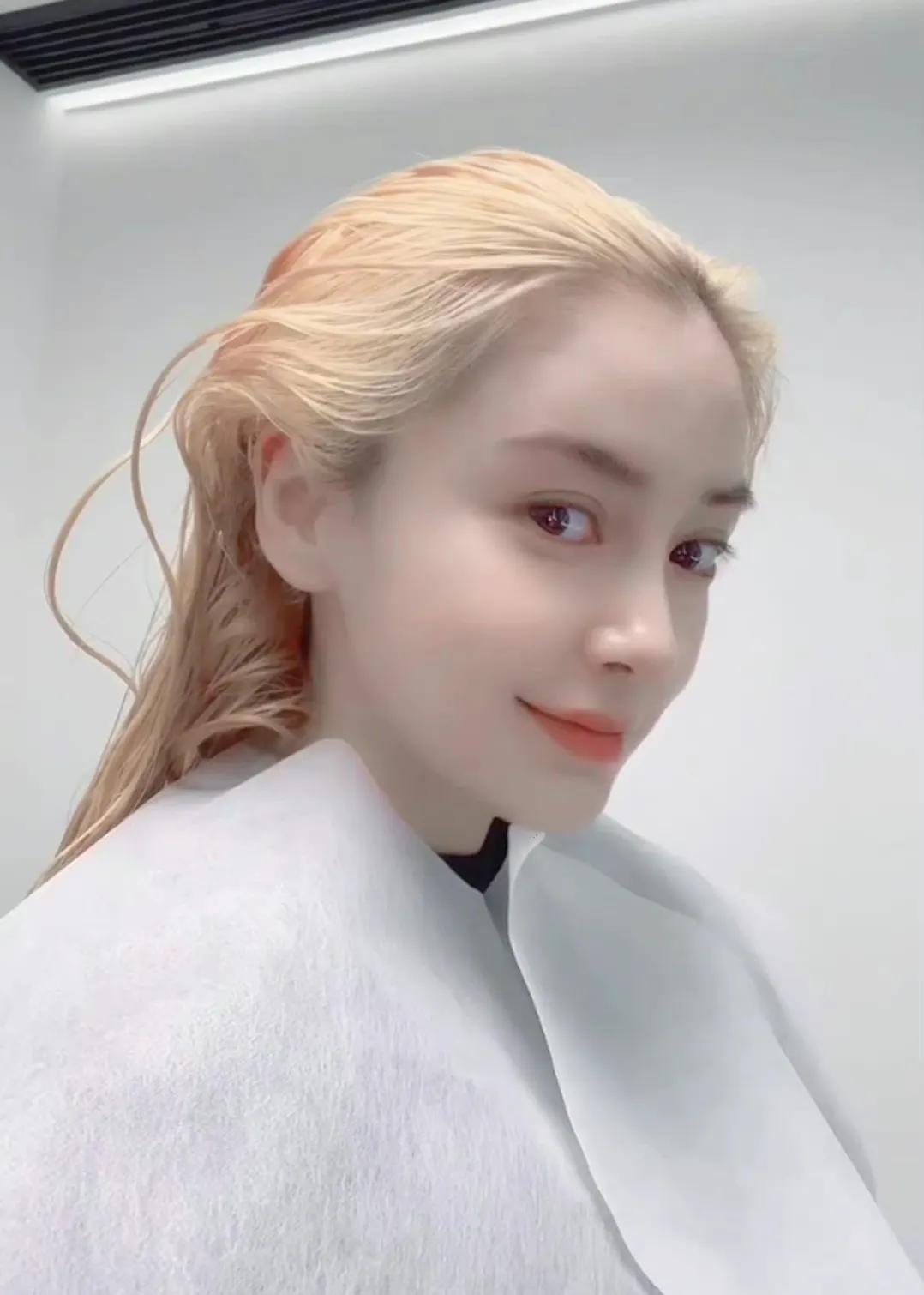 angelababy染的头发漂的颜色,angelababy染红发