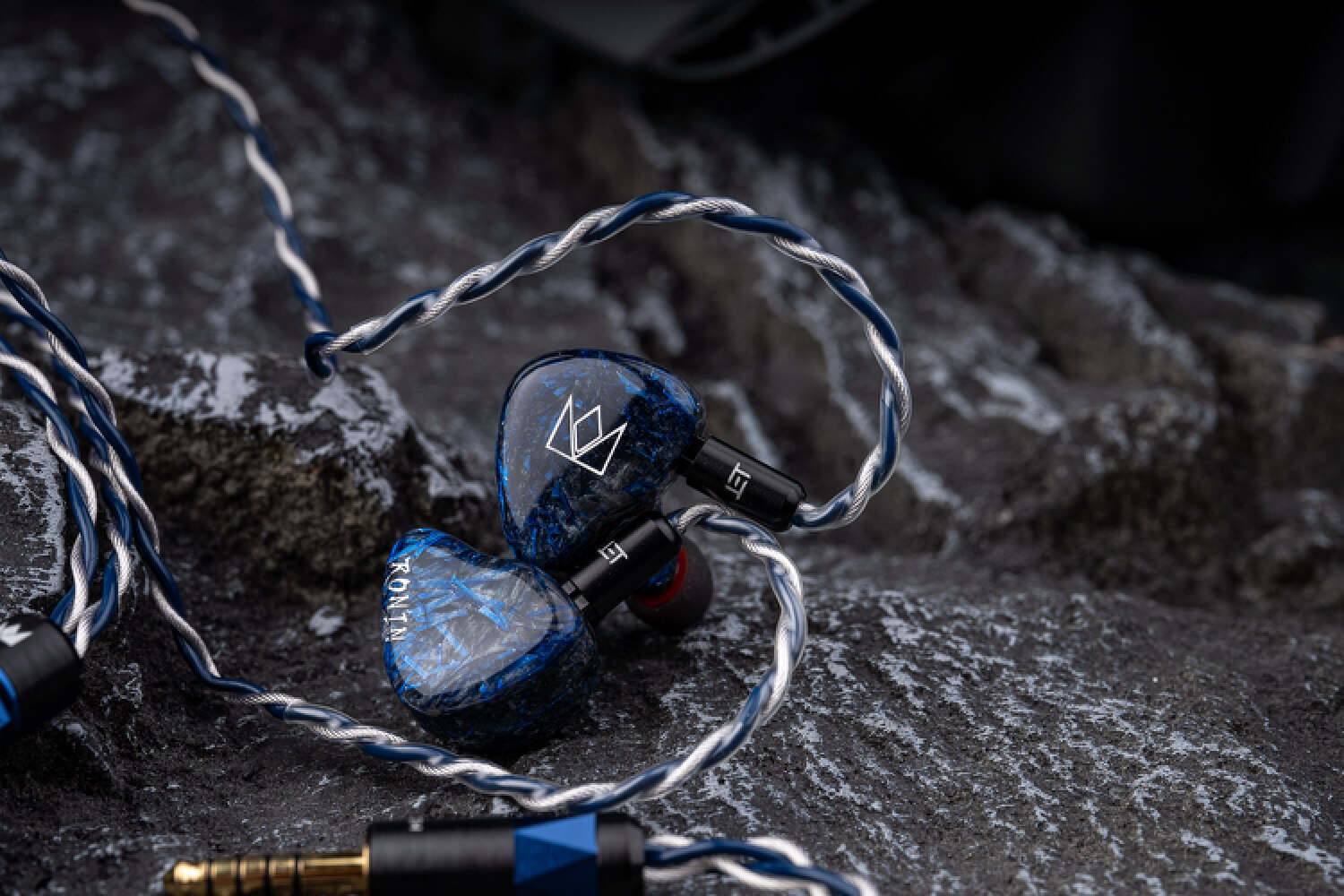 一款偏科得很精准的甜品级流行塞——NobleRonin