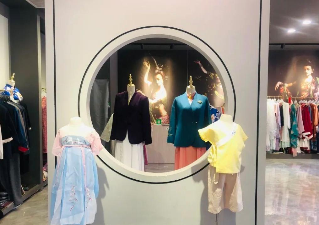 唯品会风笛女装,唯品会国风女装迎热潮