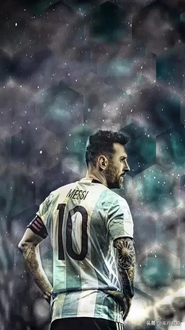 球王梅西的颠沛流离,梅西就这样孤独的站在原地