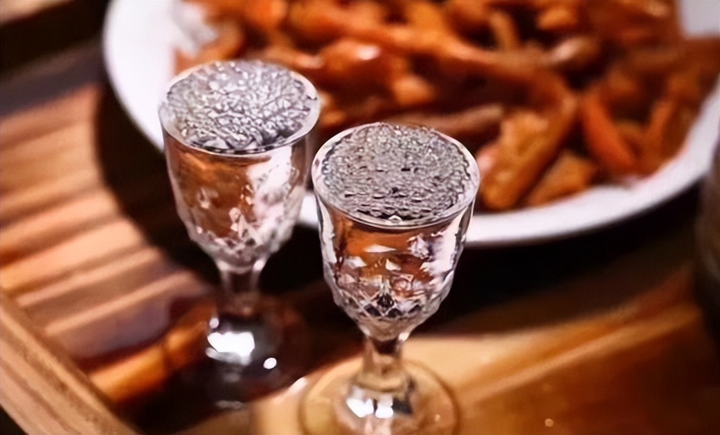 今日行情口粮酒剑南春浓香型白酒,好喝的小瓶的光瓶口粮酒剑南春