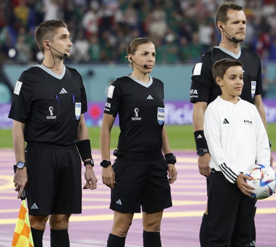 吉尼斯世界纪录德国女裁判,世界杯女裁判法国