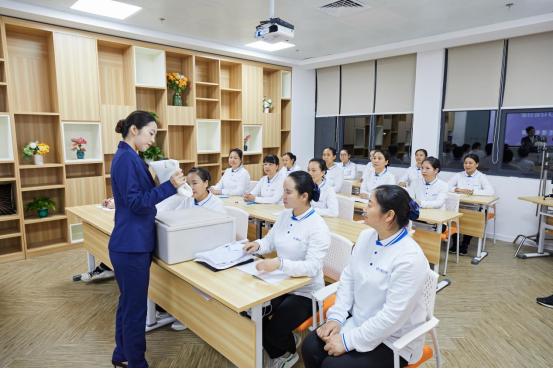 轻喜到家学月嫂学费多少钱,轻喜到家月嫂怎么样