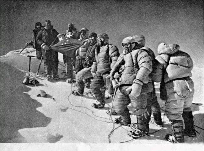 从截肢患癌到比肩姚明,还被吴京拍成电影,他是中国最牛的老头?