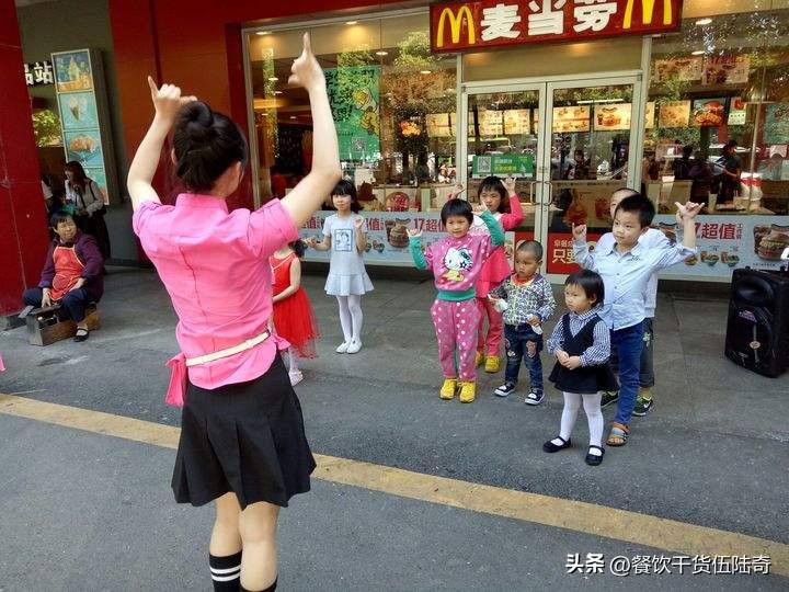 为啥？肯德基的小姐姐都是兼职？而你的店连兼职都招不来？