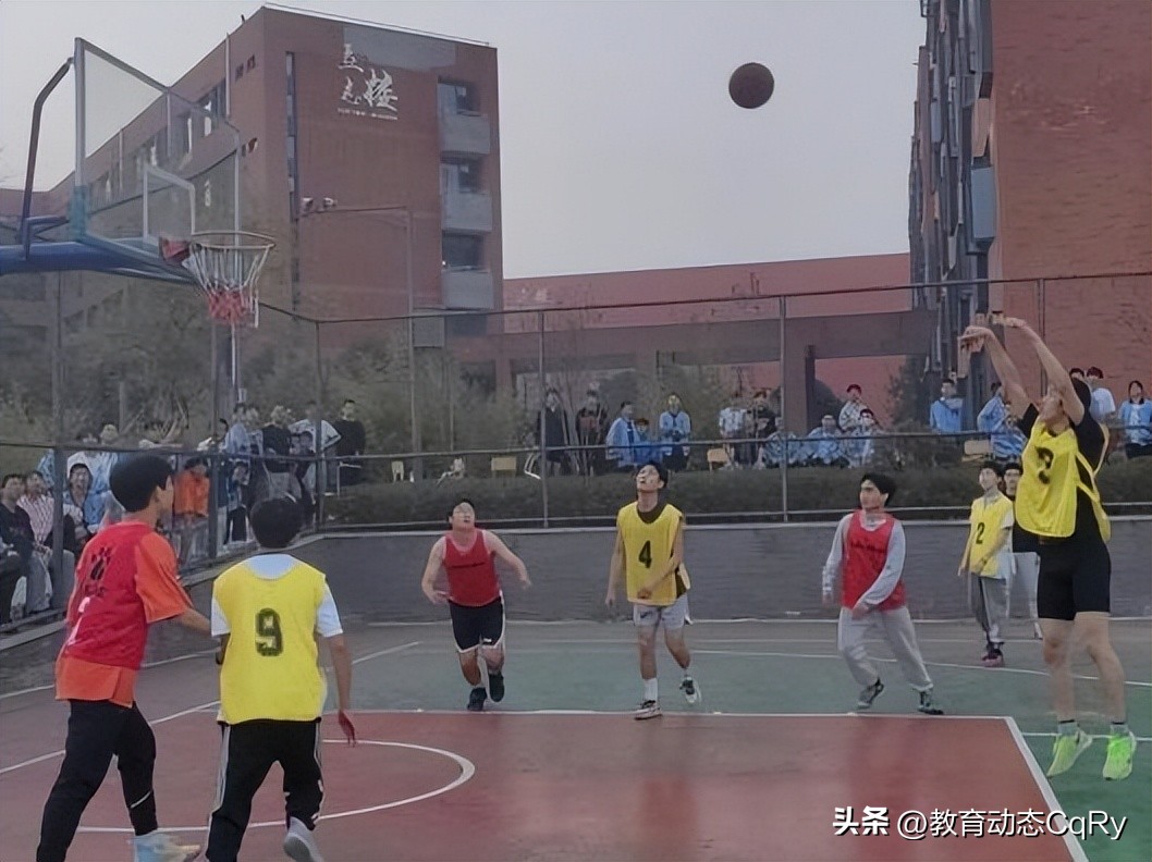 运动的浪漫赛场的芬芳——记宜宾市四中高三年级趣味运动会