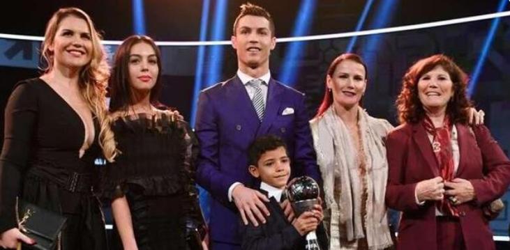 有病！Factors始发号晒梅罗倒钩对比，C罗姐姐评论五个“鼓掌”