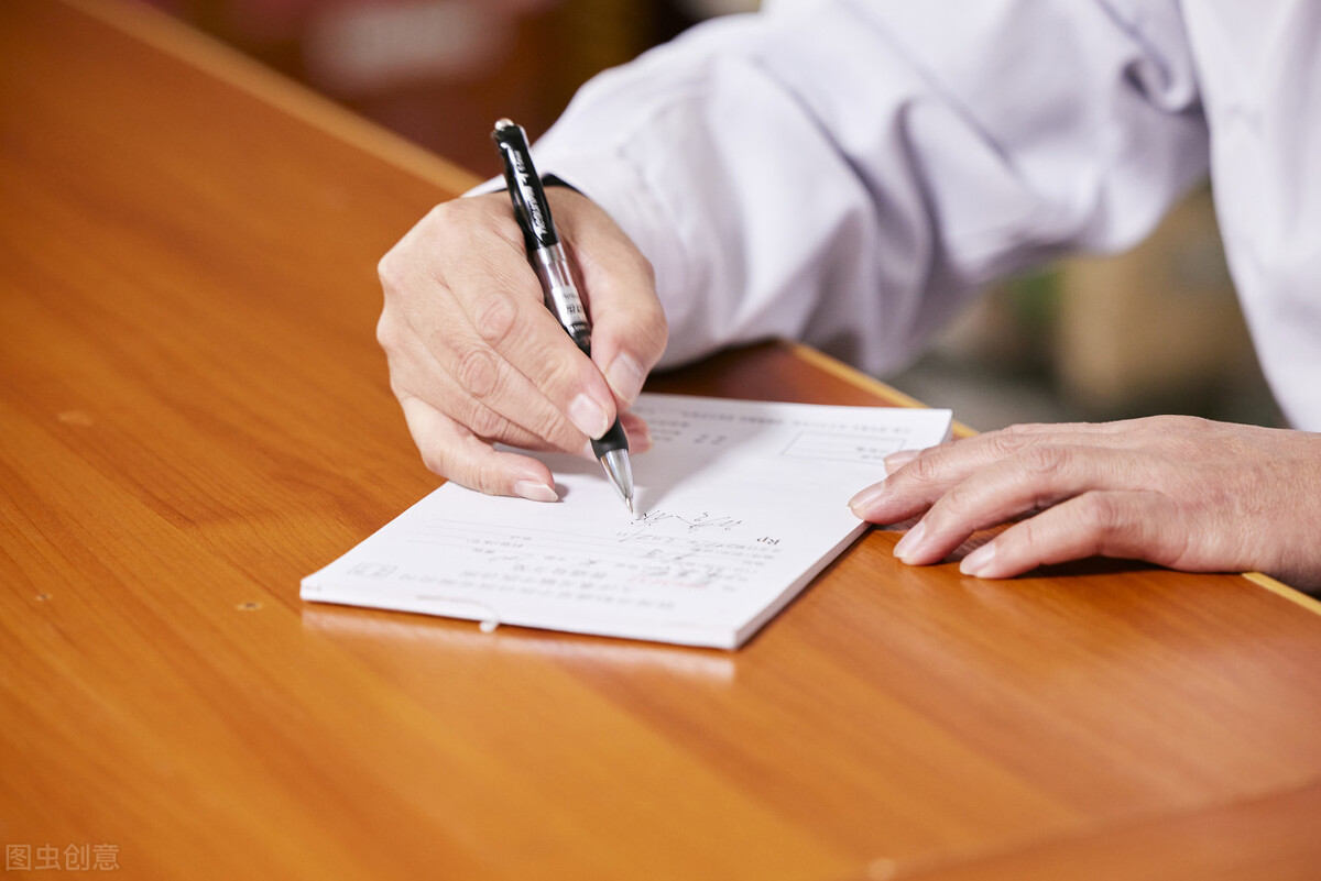 月经前肚子疼有褐色血,月经前肚子跟来月经一样痛