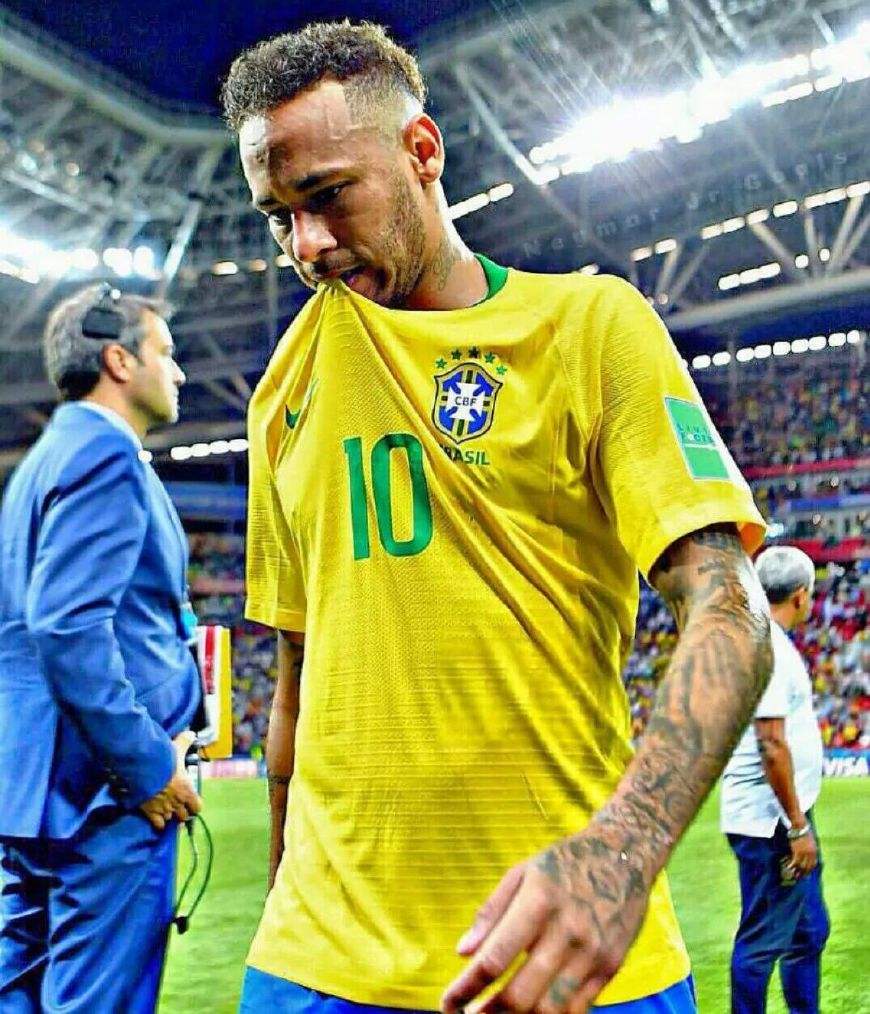 内马尔19岁时踢球了吗,19岁内马尔彩虹过人