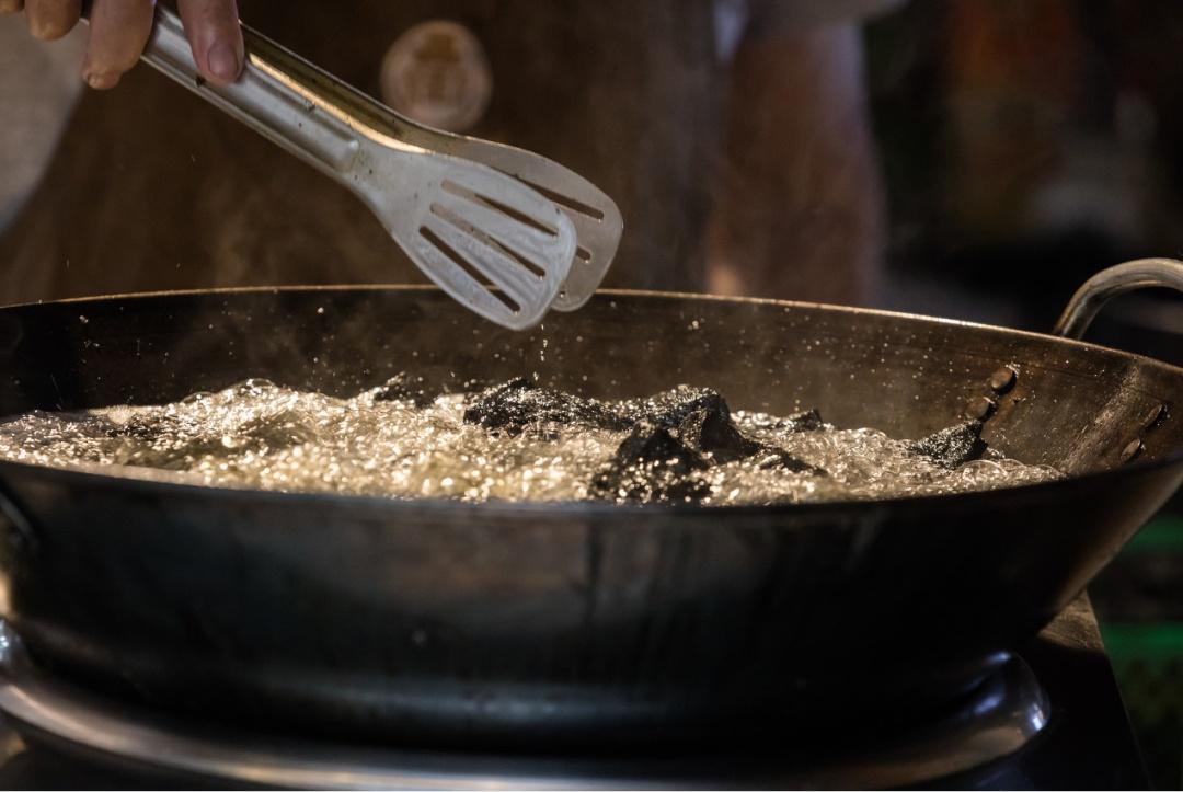 长期吃大豆油的危害有哪些,玉米油大豆油花生油哪个油更健康