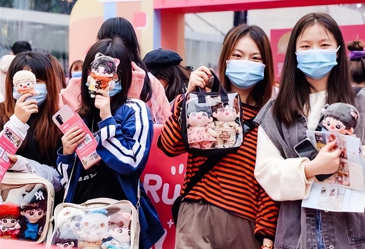 女大学生开学第一天宿舍真实情况,当代女大学生的宿舍生活现状